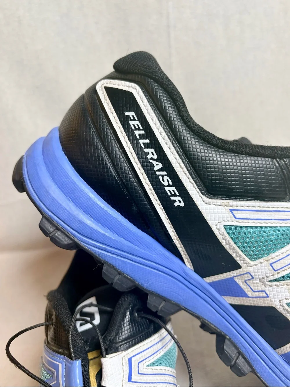 Salomon woman’s Sneakers in Teal, Blue, White and Black size 10